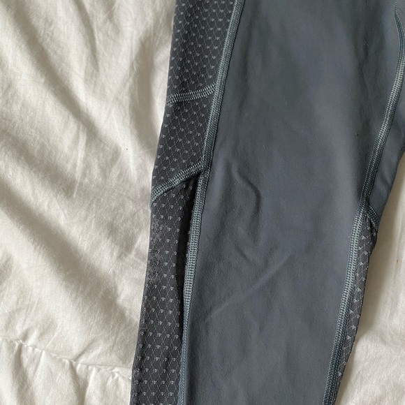 Greyish mesh leggings from Victoria Secret SPORT - Picture 4 of 4
